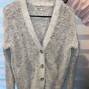 Girls Super Soft Abercrombie kids cardigan.